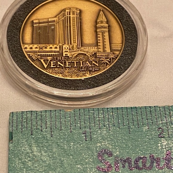 Collectible Venetian Guggenheim Las Vegas 🪙 Coin - Picture 14 of 14